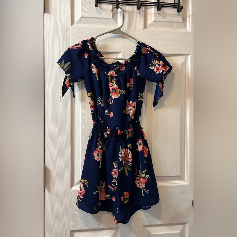 Rue 21 floral romper Size Small